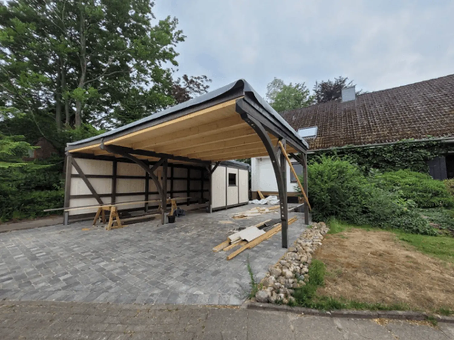 Holzbau - Hartholz Zimmerei & Dachdeckerei